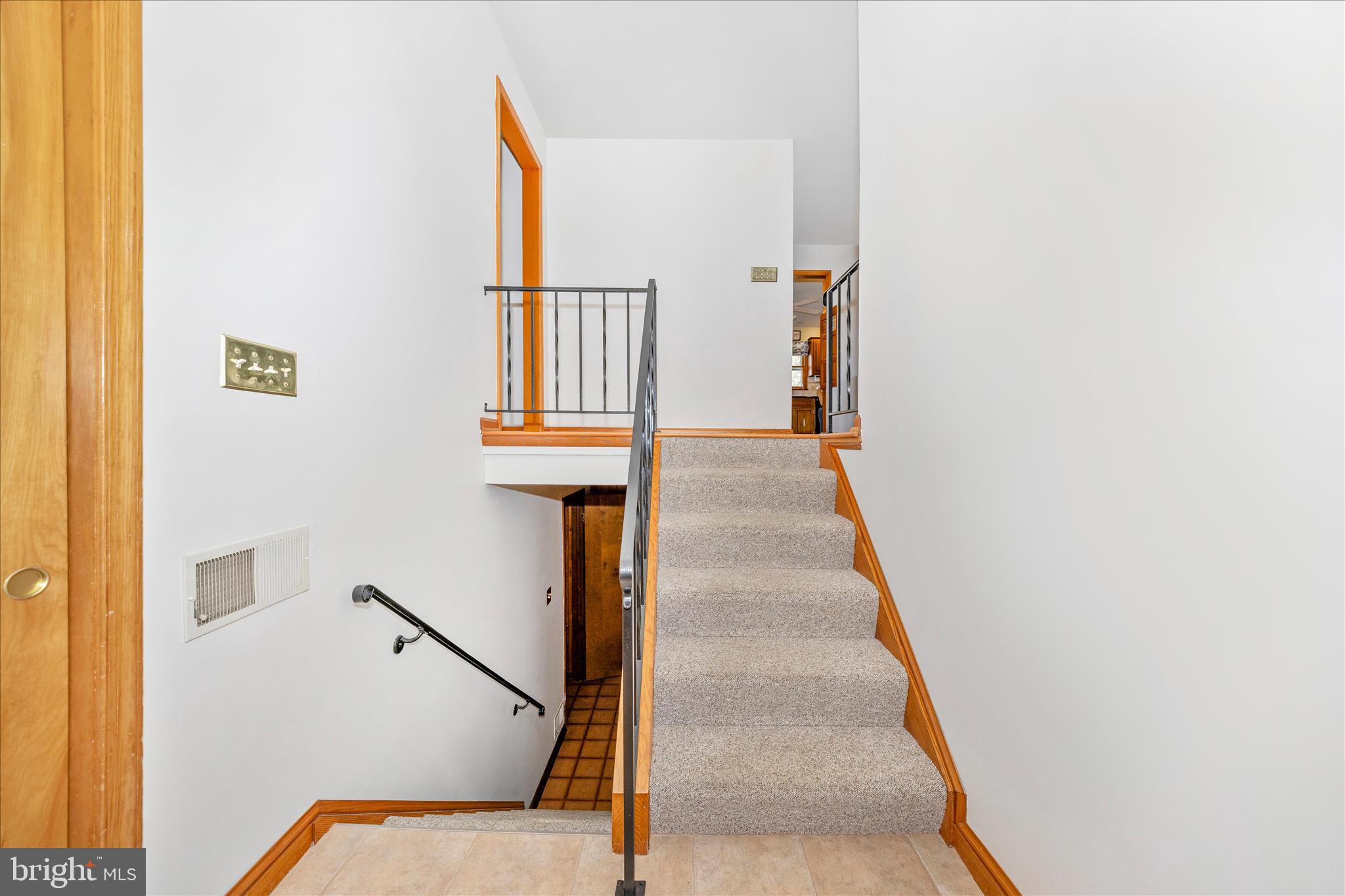 4614 Pinewood Trail Middletown, MD 21769 - Photo 3 of 71 Foyer