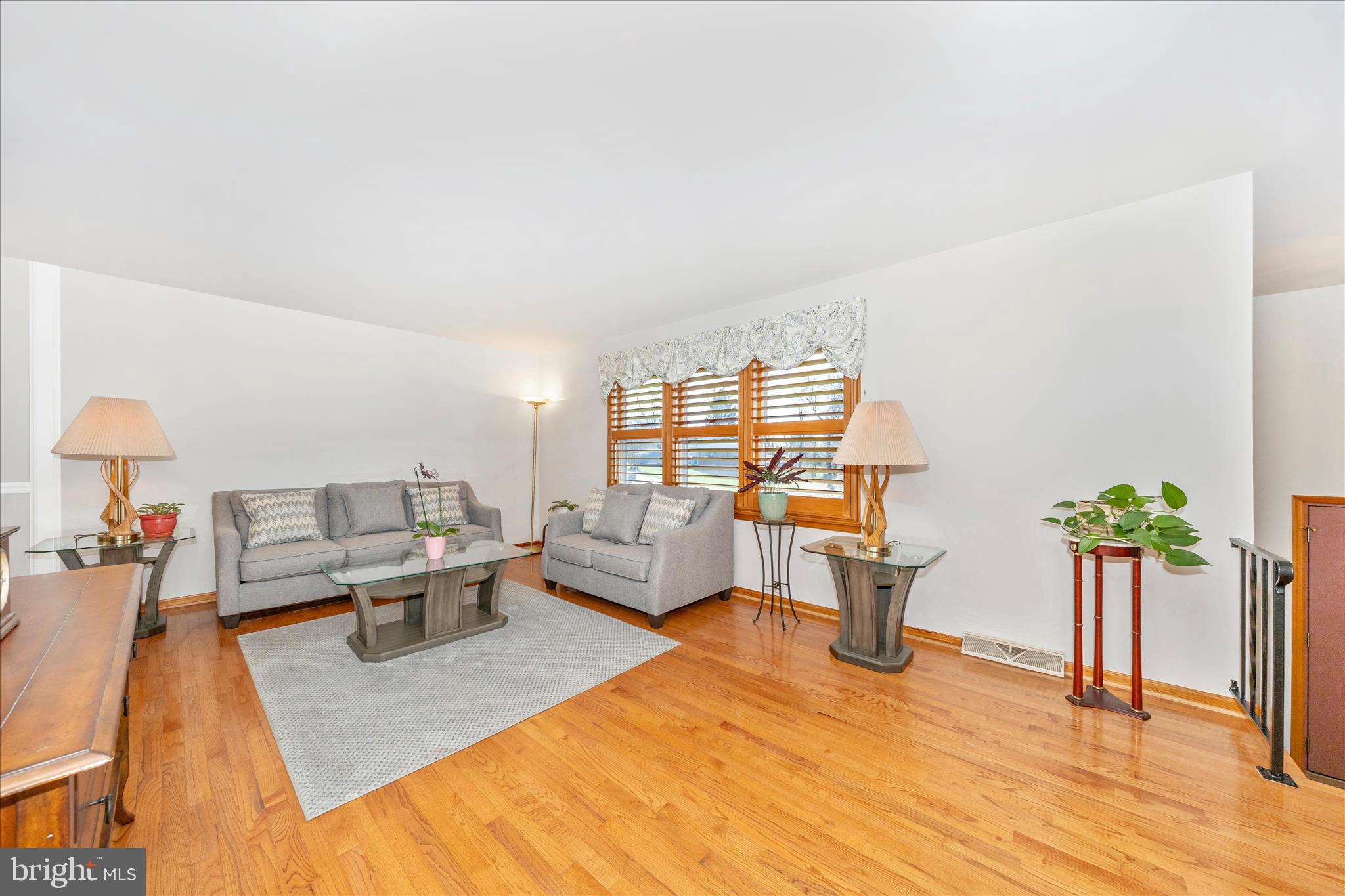 4614 Pinewood Trail Middletown, MD 21769 - Photo 5 of 71 Living Room