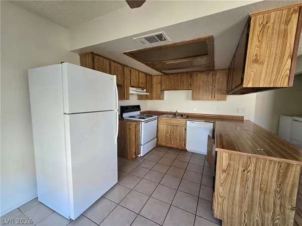 $1,000 | 4300 North Lamont Street, Unit 201, Las Vegas, NV 89115