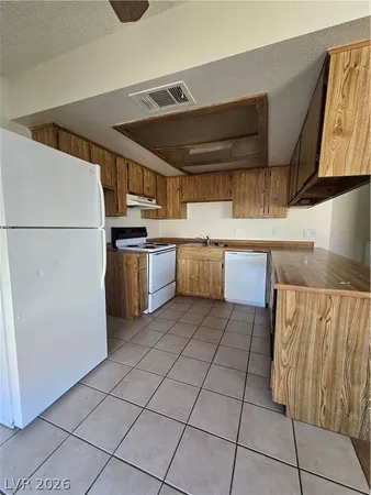 $1,000 | 4300 North Lamont Street, Unit 201, Las Vegas, NV 89115