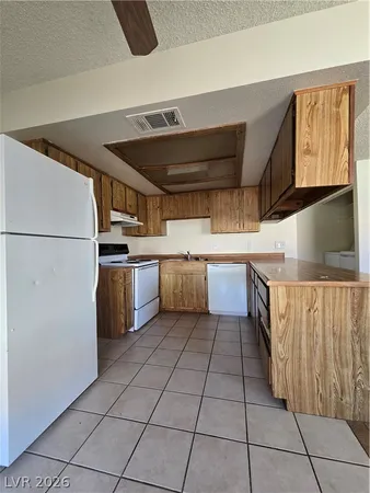 $1,000 | 4300 North Lamont Street, Unit 201, Las Vegas, NV 89115