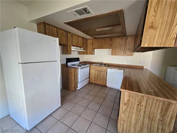 $1,000 | 4300 North Lamont Street, Unit 201, Las Vegas, NV 89115