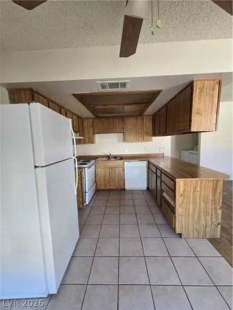 $1,000 | 4300 North Lamont Street, Unit 201, Las Vegas, NV 89115