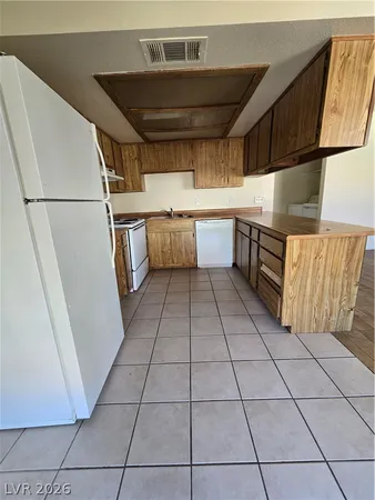 $1,000 | 4300 North Lamont Street, Unit 201, Las Vegas, NV 89115