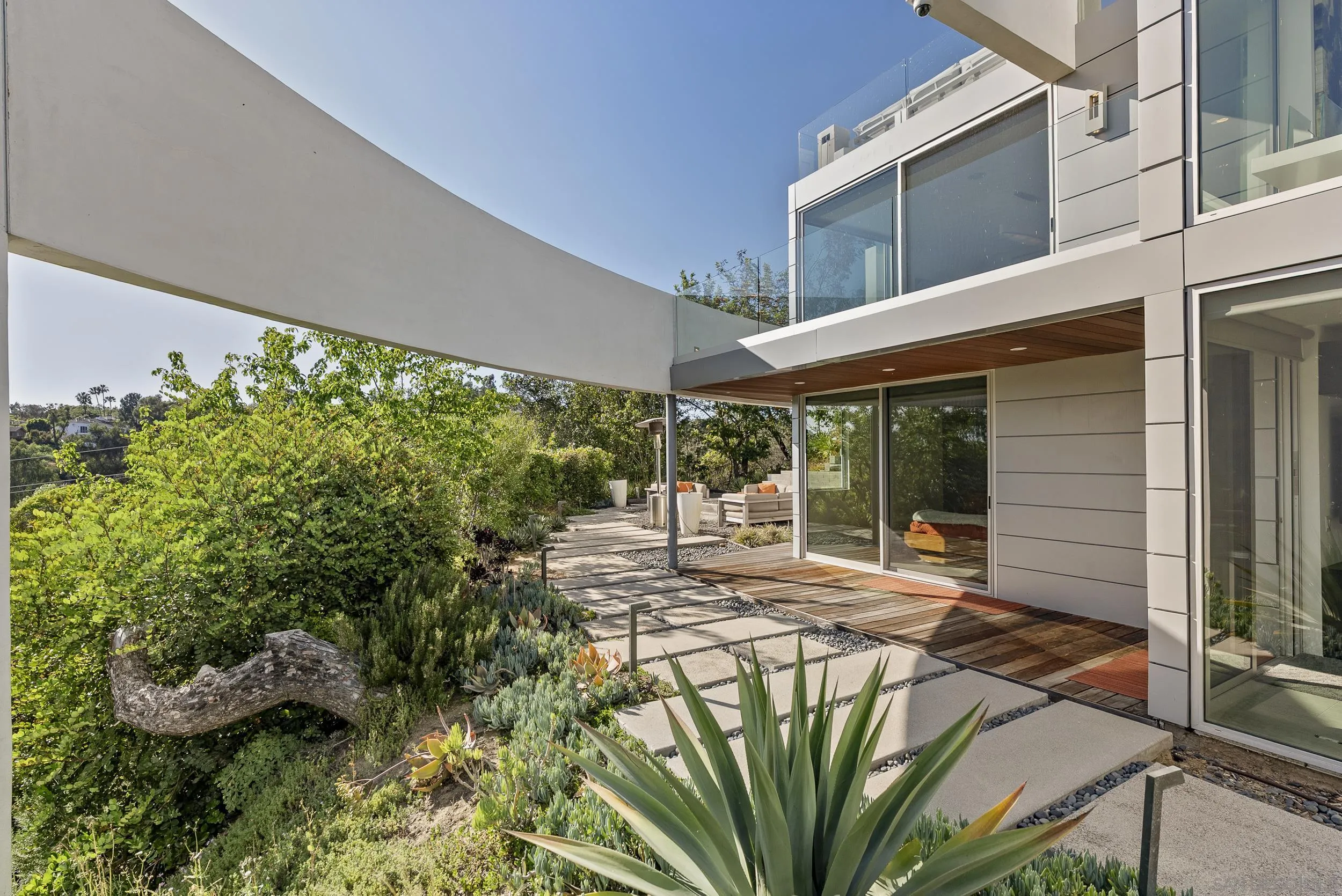 15045 Rancho Real Del Mar, CA 92014 - Photo 4 of 43 Gallery Image 4