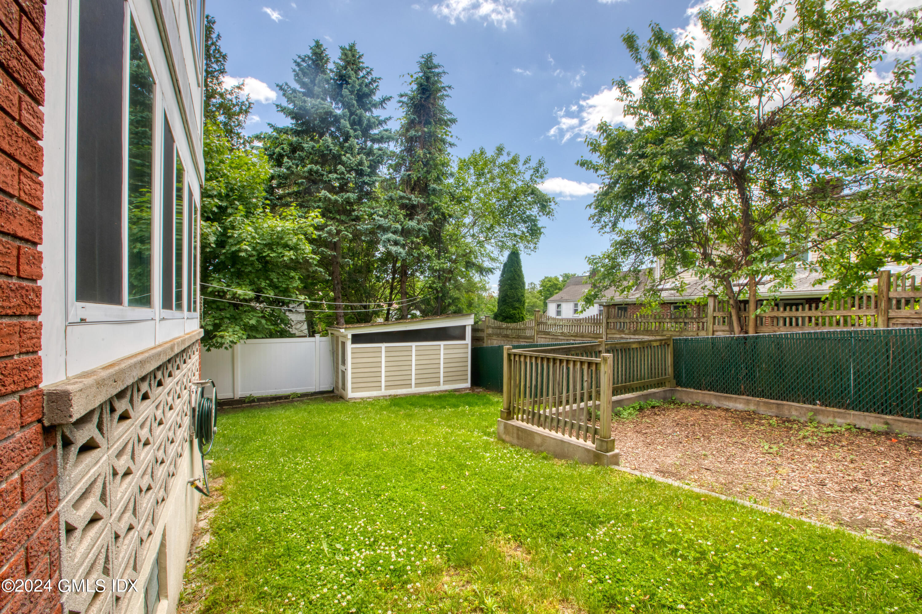 8 Ridge Place, Unit 1 Greenwich, CT 06831 - Photo 34 of 38 BACKYARD