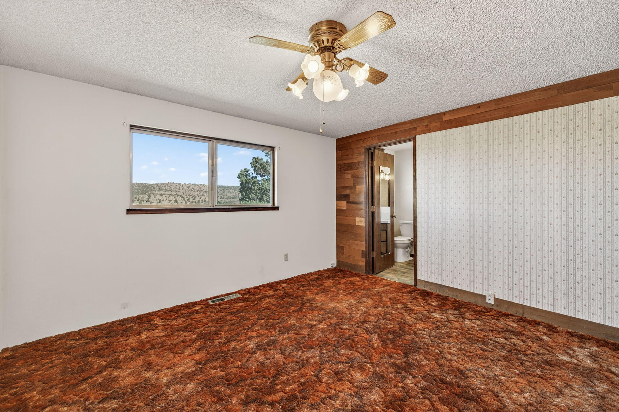 951 Southeast Rancho Lane Madras, OR 97741 - Photo 11 of 48 Primary Bedroom