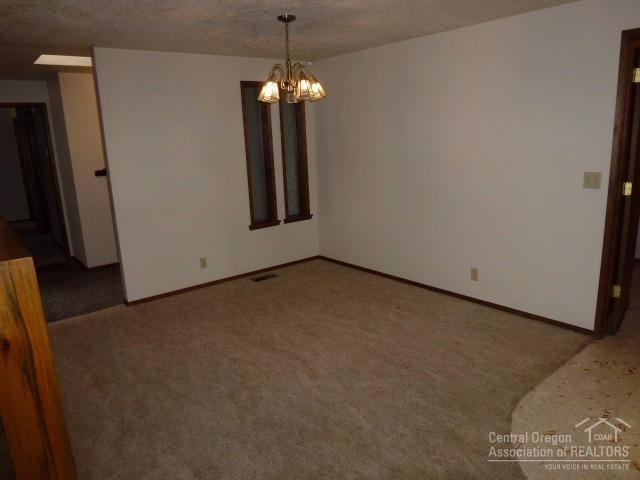 20220 Rae Road Bend, OR 97702 - Photo 9 of 22 Dining area