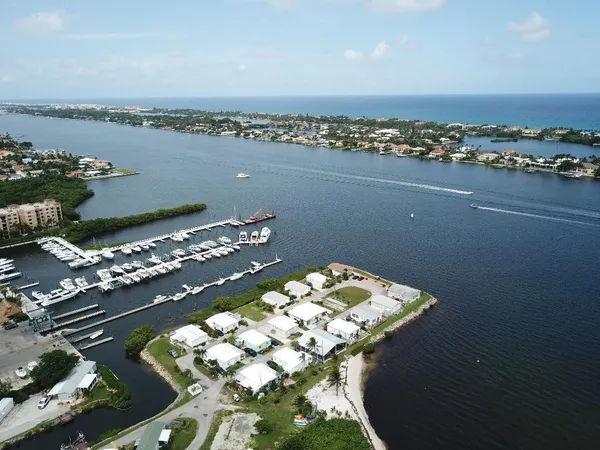 $1,500 | 25 South Loafing Street, Unit 25, Hypoluxo, FL 33462