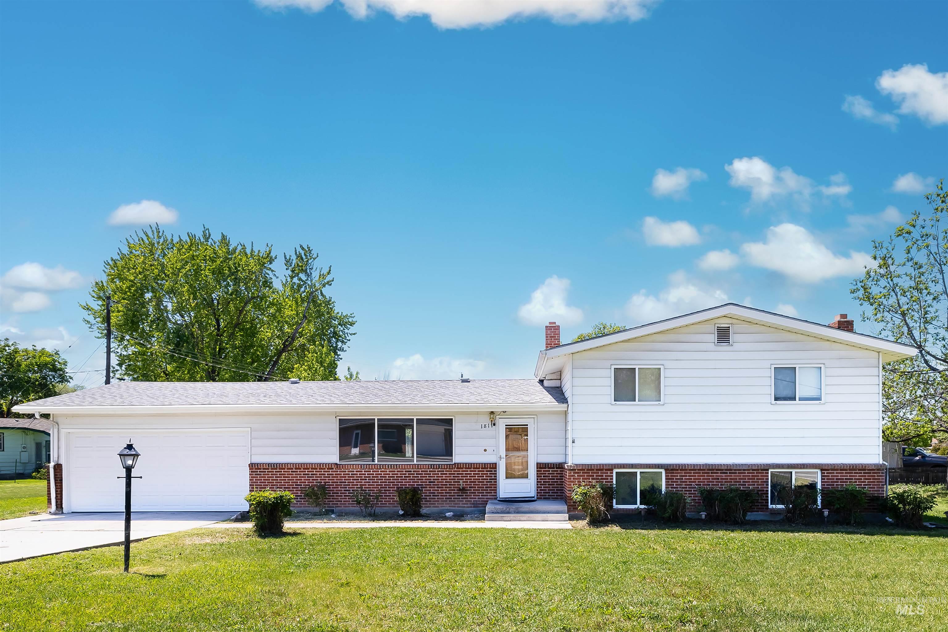 1811 North Maple Grove Road Boise, ID 83704 - Photo 1 of 33