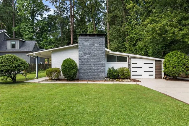 a view of a house with a back yard