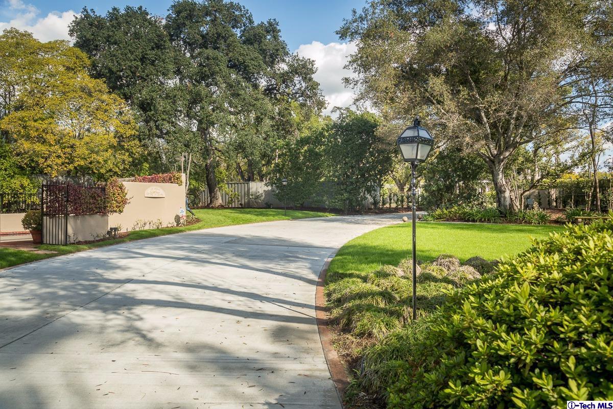1 Oak Knoll Terrace Pasadena, CA 91106 - Photo 4 of 88 a view of a park with a tree