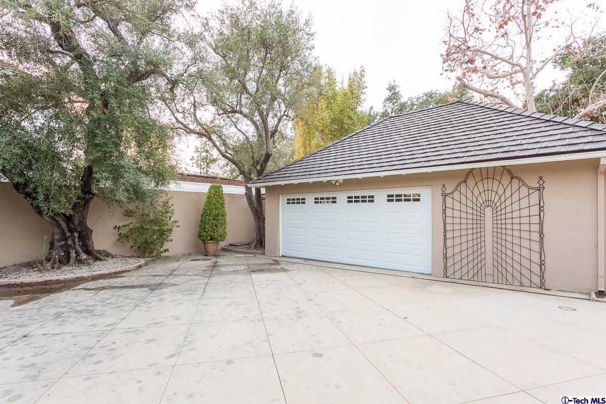 1 Oak Knoll Terrace Pasadena, CA 91106 - Photo 72 of 88 a view of a house with a garage