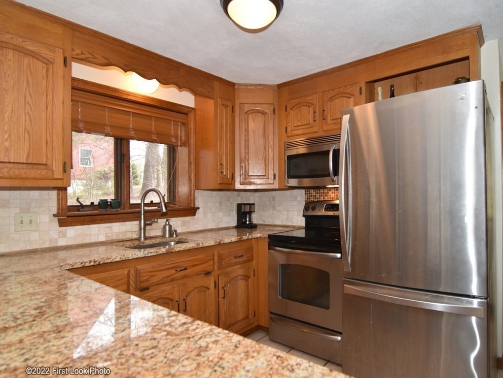 22 Huntsbridge Road North Attleboro, MA 02760 - Photo 3 of 34 Gallery Image 3