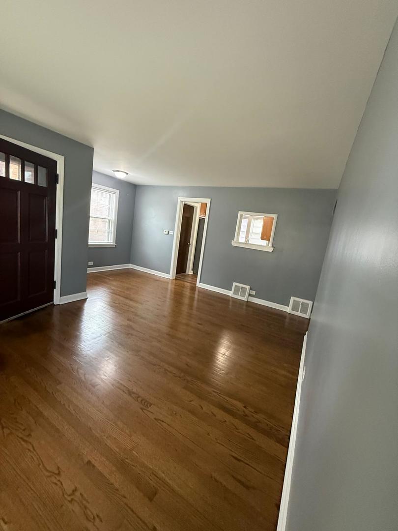 7529 West Rosedale Avenue Chicago, IL 60631 - Photo 4 of 9 Gallery Image 4