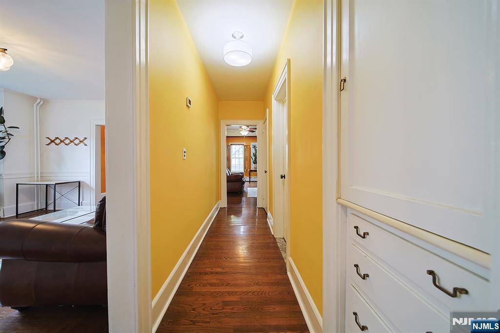 586 Hillside Street Ridgefield, NJ 07657 - Photo 26 of 46