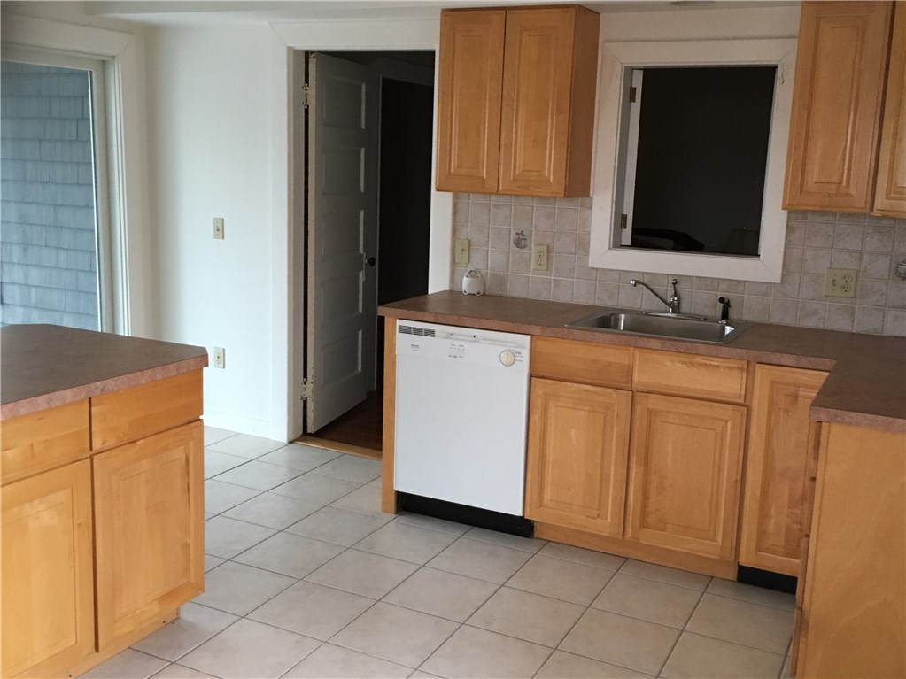 446 Main Road Tiverton, RI 02878 - Photo 12 of 26