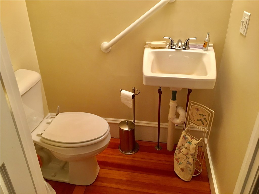 446 Main Road Tiverton, RI 02878 - Photo 8 of 26