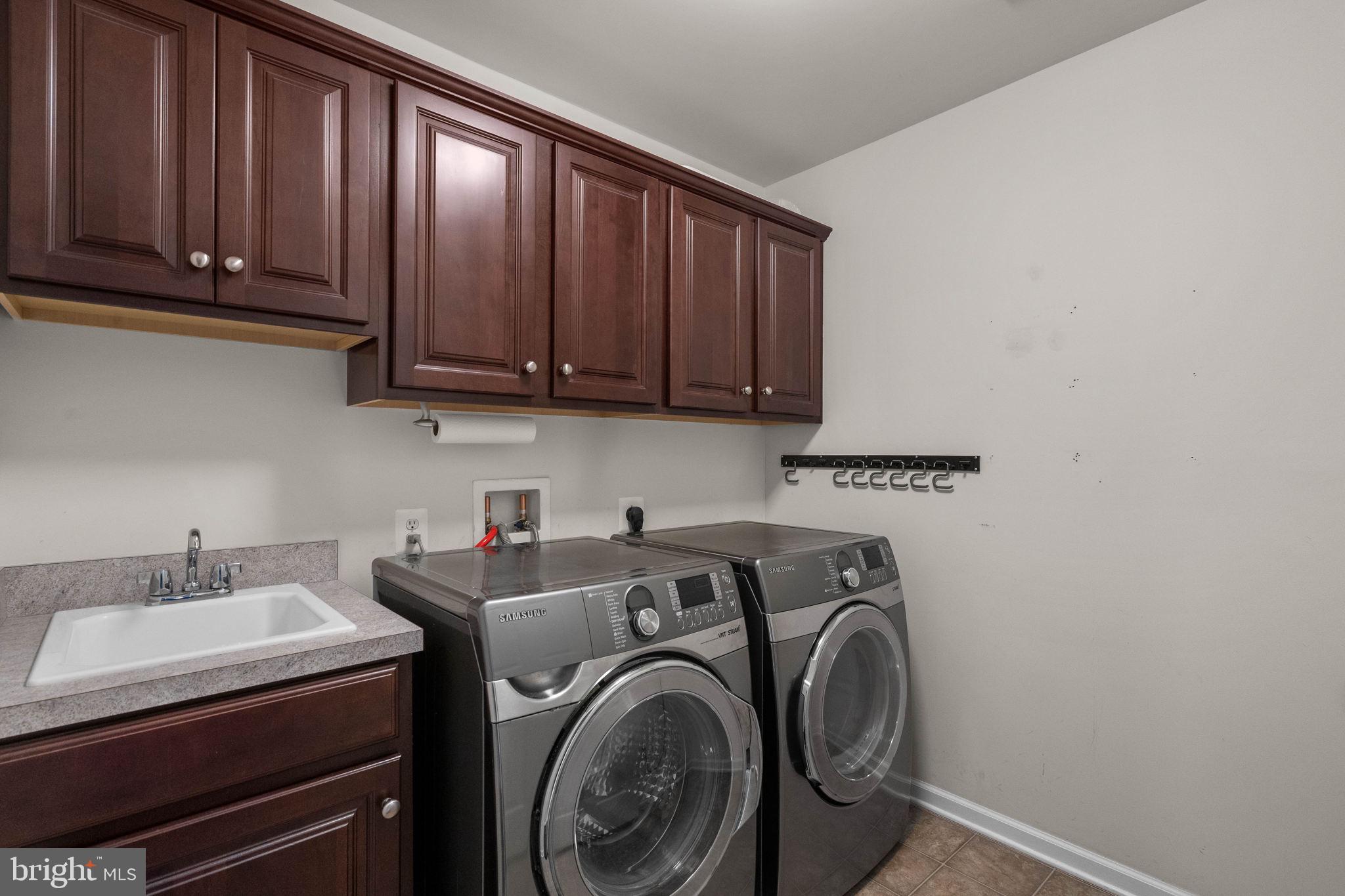3614 Coatesly Drive Chantilly, VA 20151 - Photo 39 of 51 a utility room with sink dryer and washer