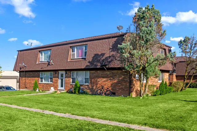 $1,400 | 1020 9th Street, Harvard, IL 60033