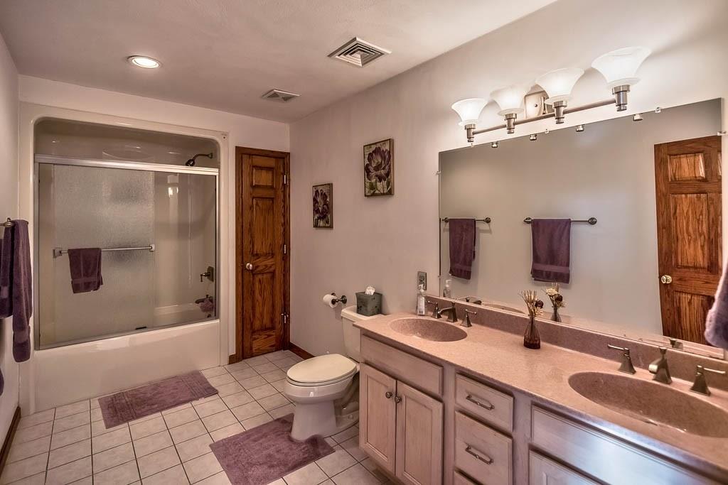645 Field Club Road Pittsburgh, PA 15238 - Photo 21 of 25 The huge second floor guest bathroom with its large vanity area and double sinks.