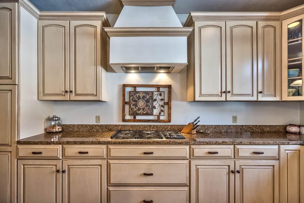 645 Field Club Road Pittsburgh, PA 15238 - Photo 10 of 25 Gorgeous countertops and cabinetry help to define this fabulous space.
