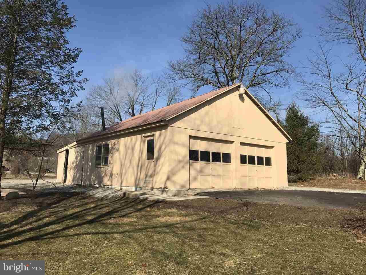 1498 Mountain Road York Springs, PA 17372 - Photo 3 of 12 Detached 2 car Garage