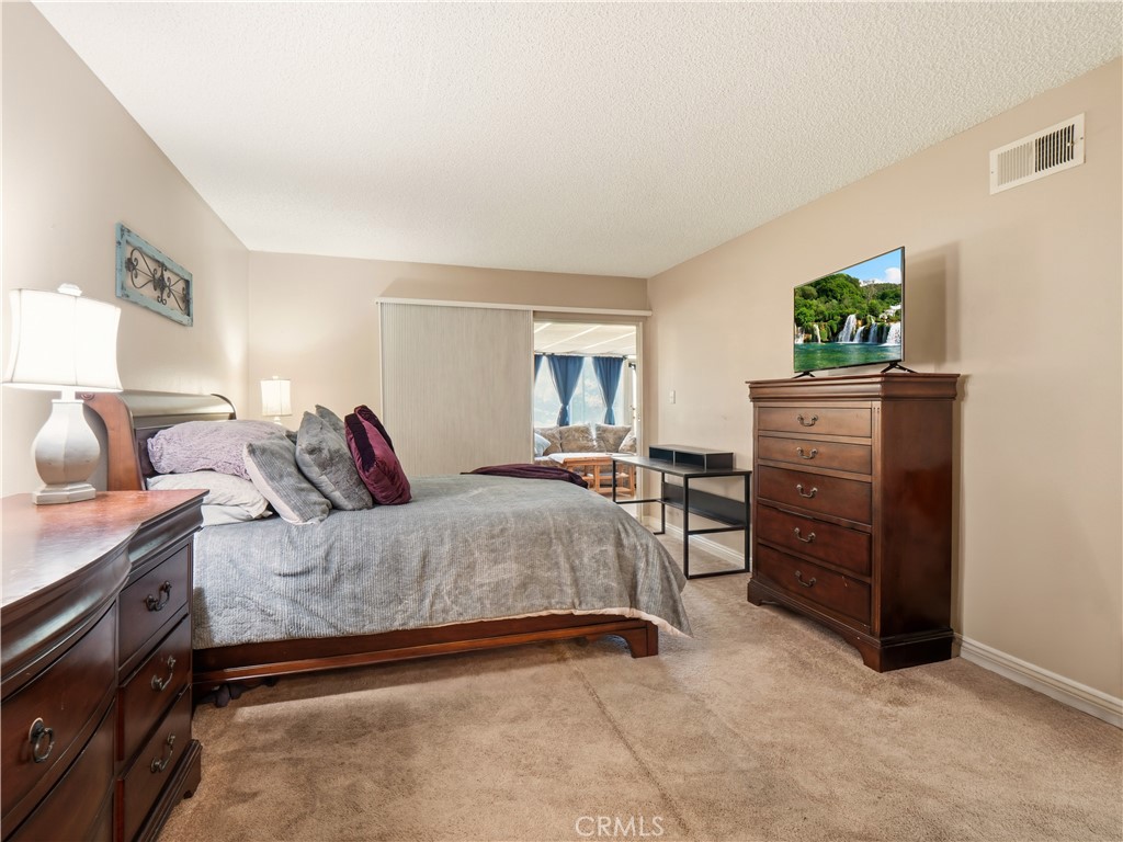 19401 Oak Crossing Road Newhall, CA 91321 - Photo 14 of 47