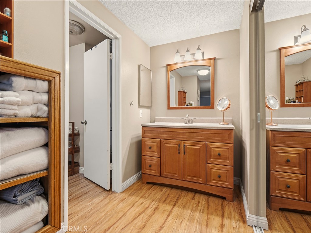 19401 Oak Crossing Road Newhall, CA 91321 - Photo 19 of 47