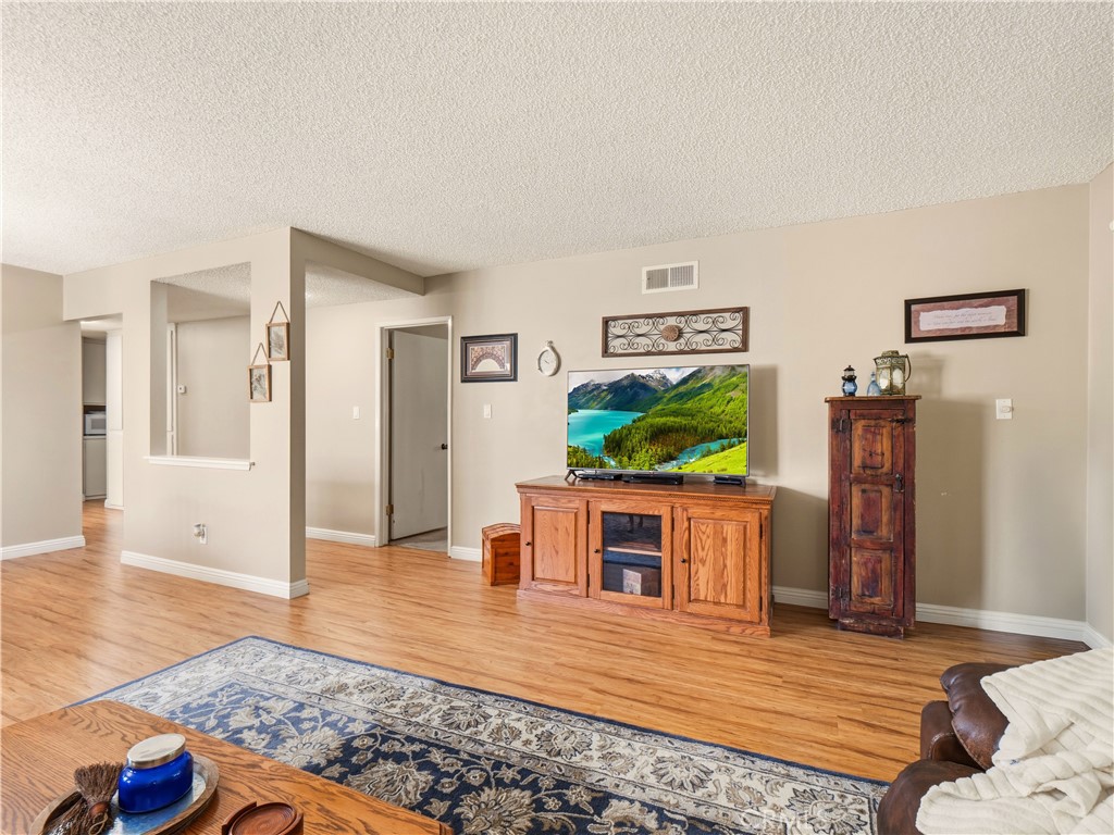 19401 Oak Crossing Road Newhall, CA 91321 - Photo 7 of 47