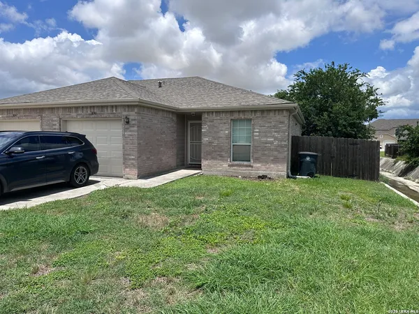 $1,325 | 3040 Pine Valley Drive, New Braunfels, TX 78130
