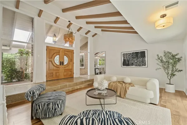 $1,595,000 | 3160 Sepulveda Boulevard, Sherman Oaks, CA 91403
