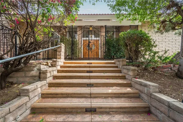 $1,595,000 | 3160 Sepulveda Boulevard, Sherman Oaks, CA 91403