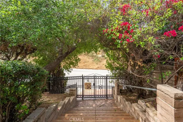 $1,595,000 | 3160 Sepulveda Boulevard, Sherman Oaks, CA 91403