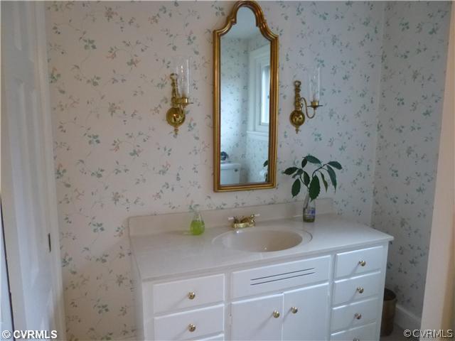 7 Gaymont Road Richmond, VA 23229 - Photo 11 of 20 Bathroom - Large 1/2 bath on main floor