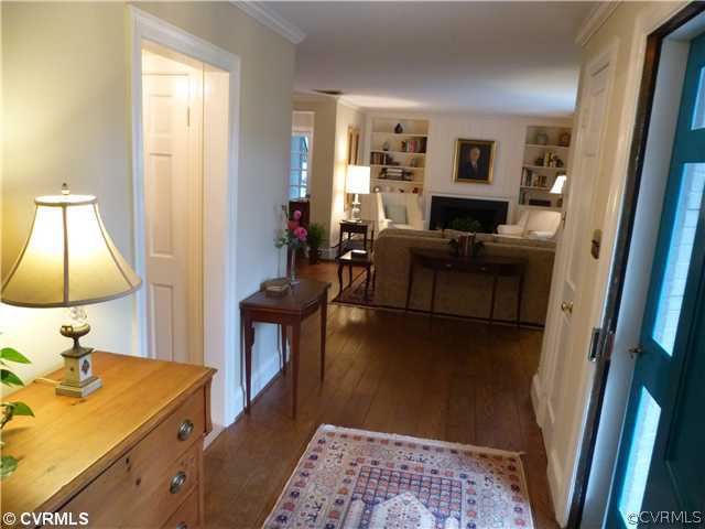 7 Gaymont Road Richmond, VA 23229 - Photo 3 of 20 Foyer