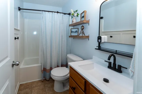 $269,900 | 4931 Overland Drive, Newburgh, IN 47630