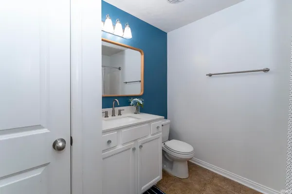 $269,900 | 4931 Overland Drive, Newburgh, IN 47630