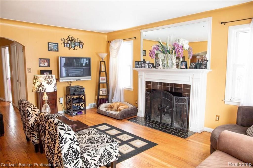 1128 Vernier Road Grosse Pointe Woods, MI 48236 - Photo 7 of 48
