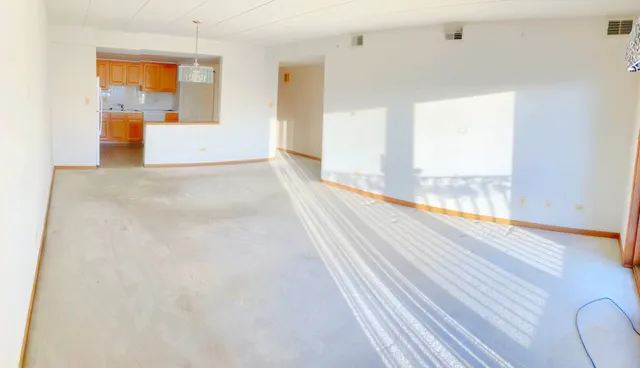 $215,000 | 11020 Keating Avenue, Unit 106, Oak Lawn, IL 60453