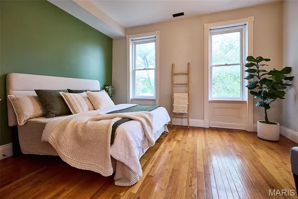 $424,900 | 3307 Wisconsin Avenue, St. Louis, MO 63118