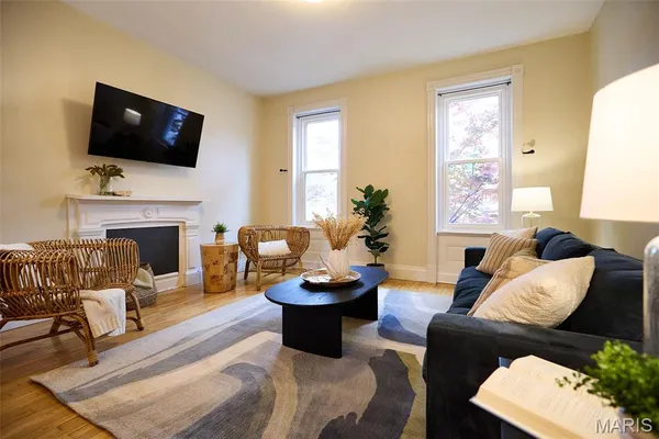 $424,900 | 3307 Wisconsin Avenue, St. Louis, MO 63118