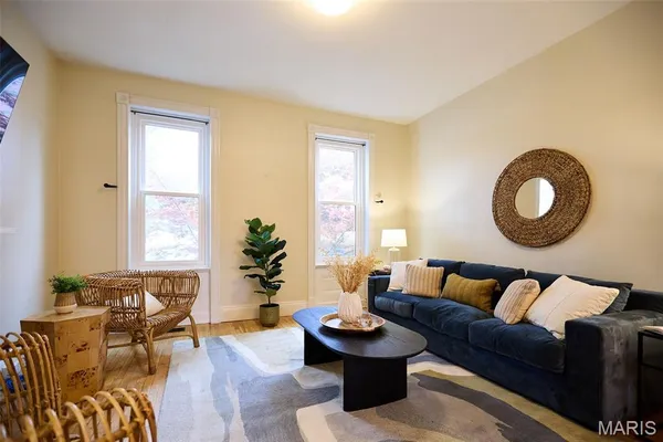 $424,900 | 3307 Wisconsin Avenue, St. Louis, MO 63118