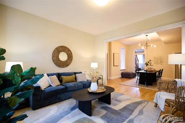 $424,900 | 3307 Wisconsin Avenue, St. Louis, MO 63118