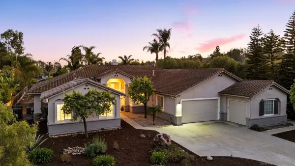 $3,199,000 | 860 Calle Santa Cruz, Encinitas, CA 92024