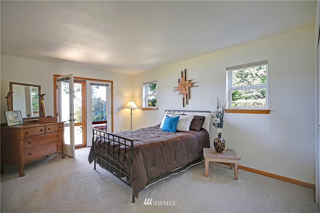 5270 East Harbor Road Freeland, WA 98249 - Photo 17 of 35