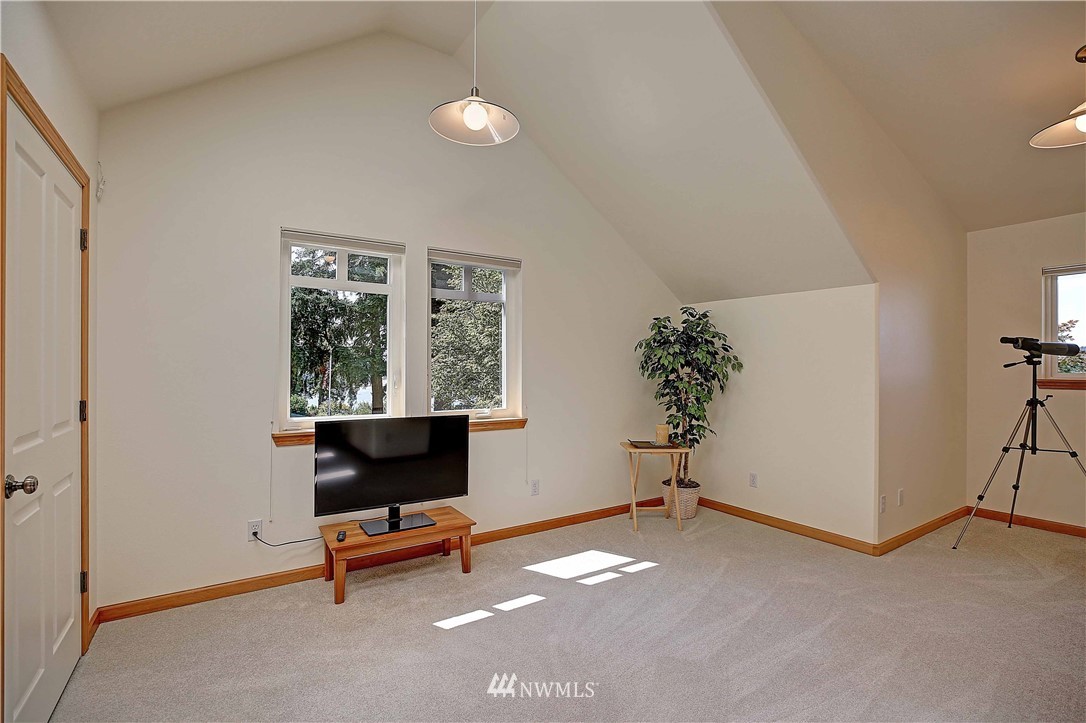 5270 East Harbor Road Freeland, WA 98249 - Photo 21 of 35