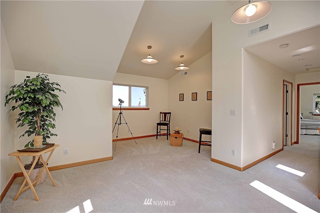 5270 East Harbor Road Freeland, WA 98249 - Photo 22 of 35