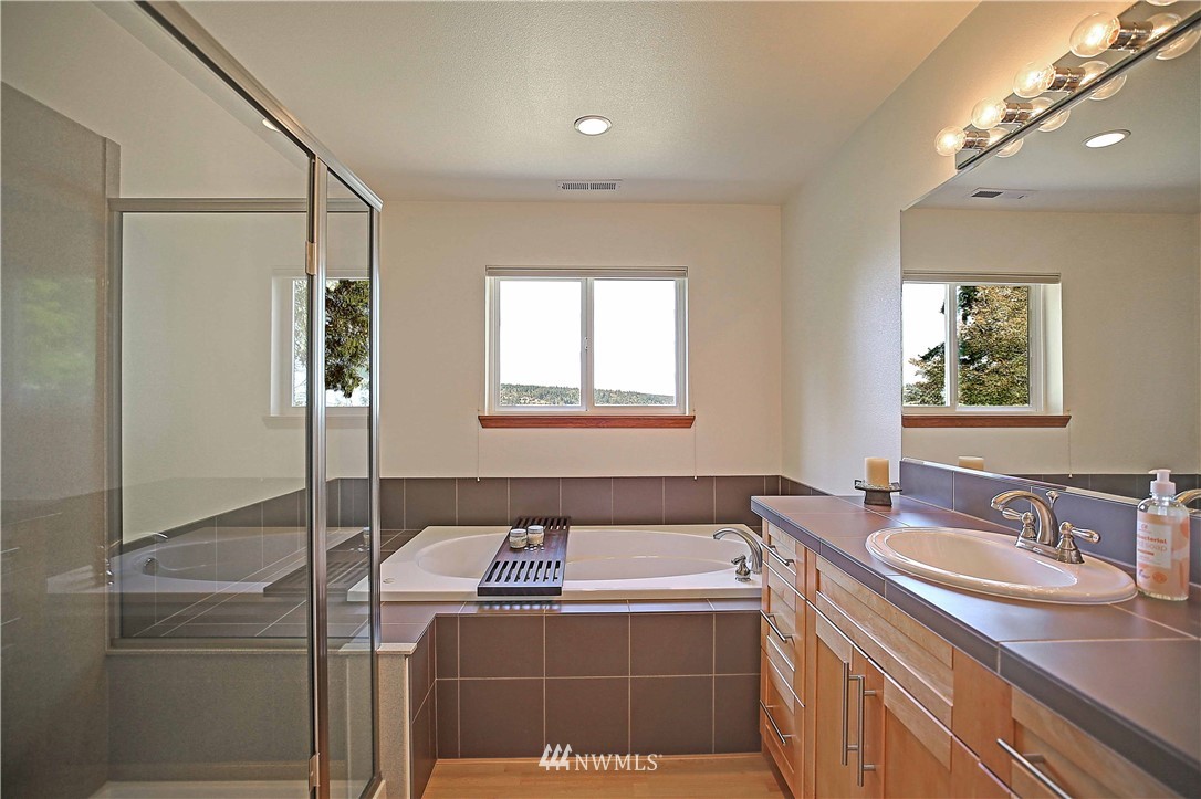5270 East Harbor Road Freeland, WA 98249 - Photo 23 of 35