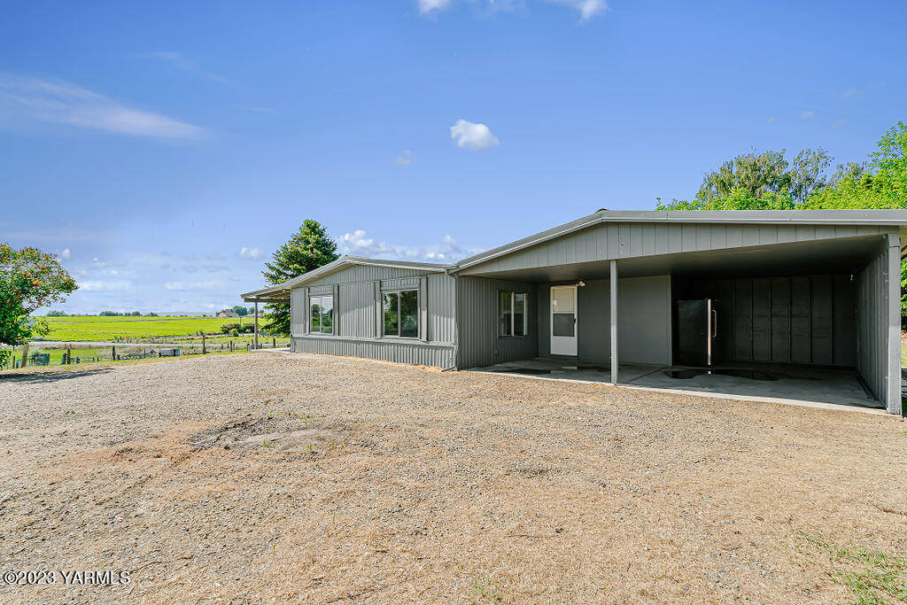 70 Albro Road Sunnyside, WA 98944 - Photo 22 of 33 a front view of a house with a yard and garage